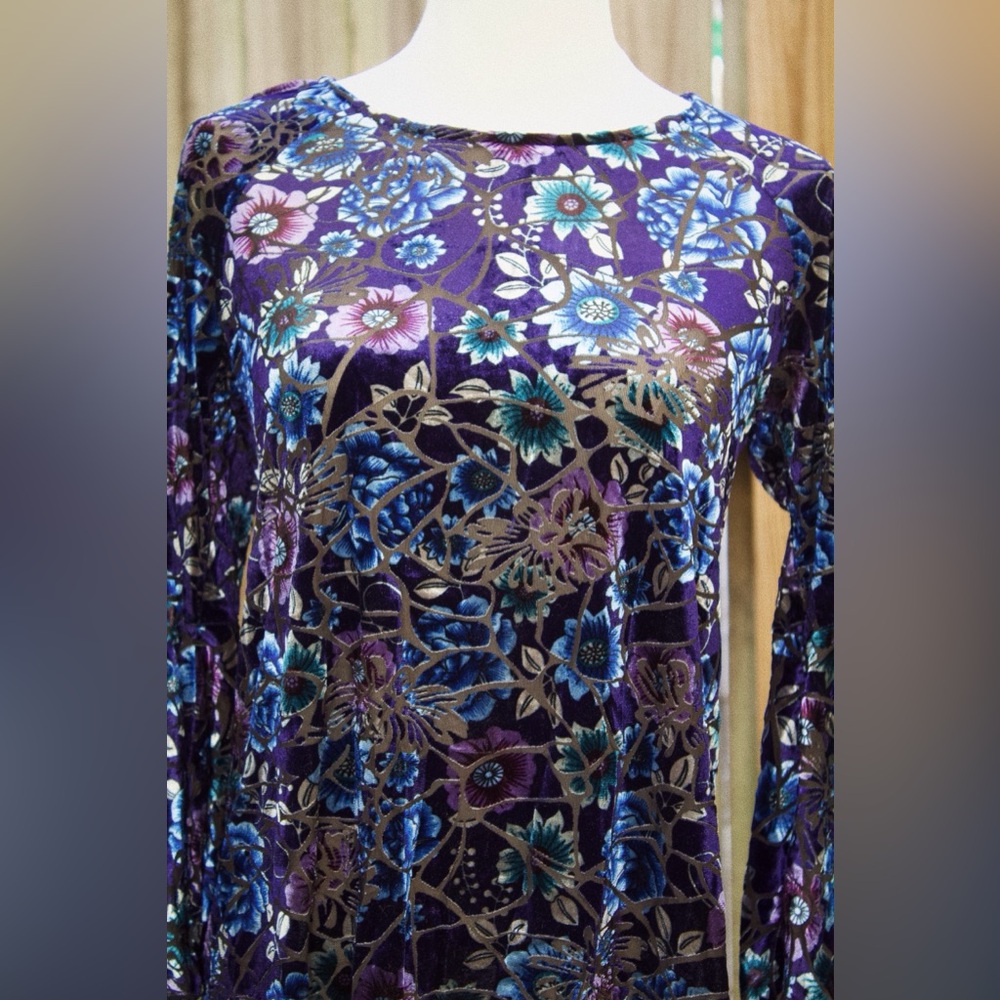 Vintage Flare Sleeve Flower Top